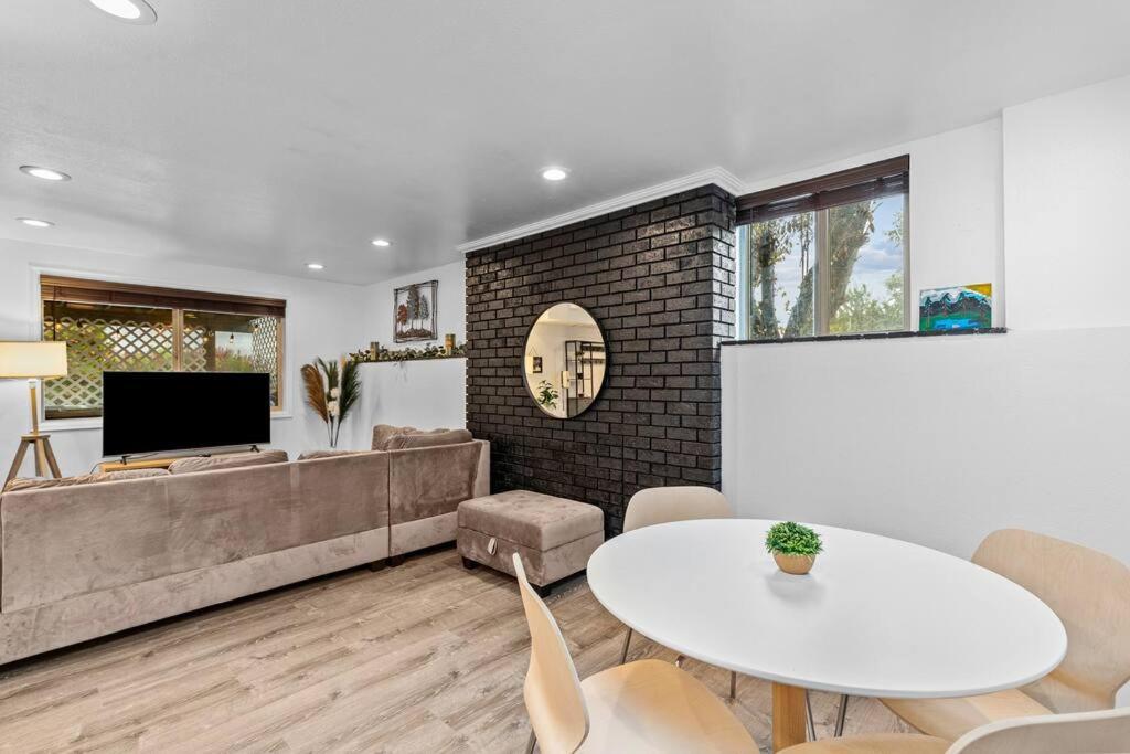 Pacific Nw Gem W/Hot-Tub 15 Minutes Airport. Apartment Auburn Bagian luar foto