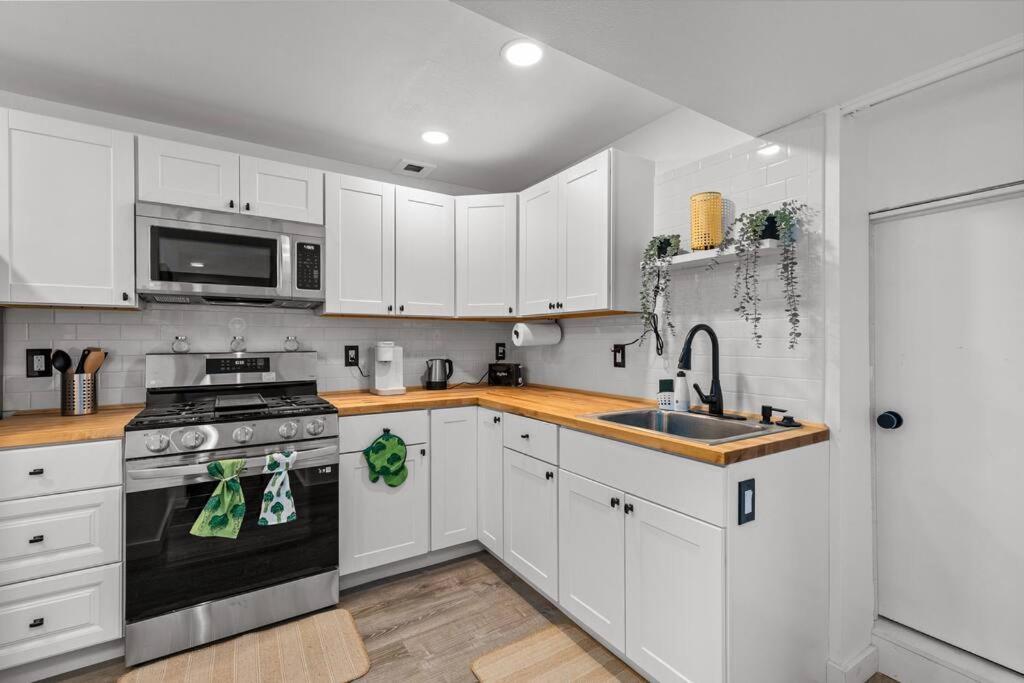 Pacific Nw Gem W/Hot-Tub 15 Minutes Airport. Apartment Auburn Bagian luar foto